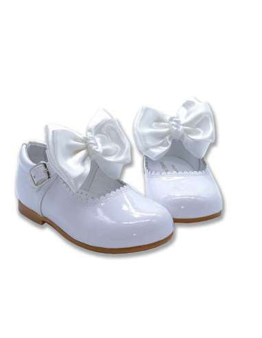 Mary Janes with detachable bows