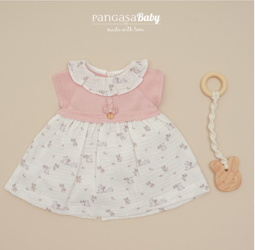 Bunny ruffle collar