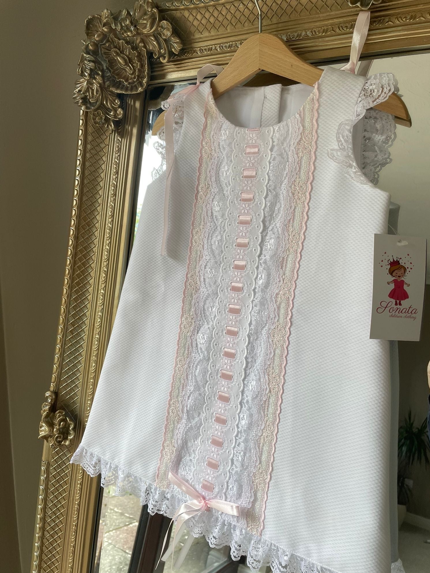 RB aline lace