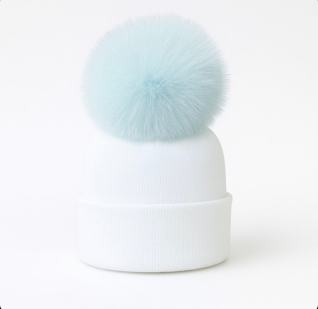 Single pom Pom hat